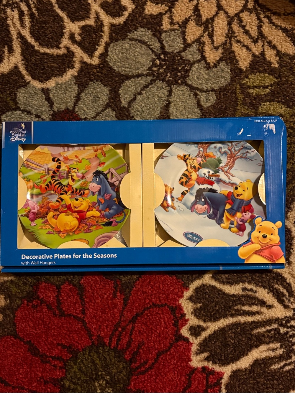 NIB Disneys Winnie the Pooh Decorative Plate Set Seasonal Design